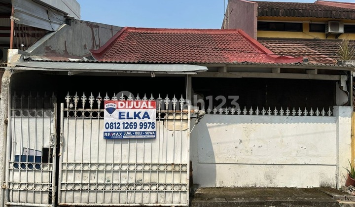 Rumah Dibawah 1M Jakarta Timur Parkir Luas Depan Lapangan Tenis Rumah Dibawah 1M Jakarta Timur Parkir Luas Depan Lapangan Tenis