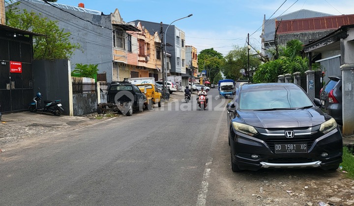 Strategic 2.5-Story Shophouse 2