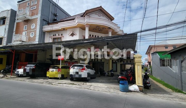 Kost Exclusive & Cafe Di Boulevard