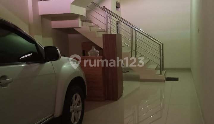 3-Story Furnished Shop House in the City 2