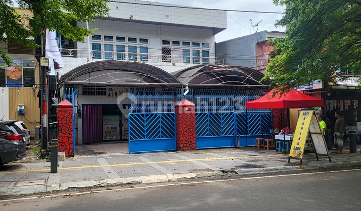 Rumah dengan Tanah Belakang Luas di Andi Djemma 2