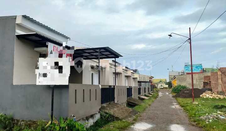 Simple House in Antang