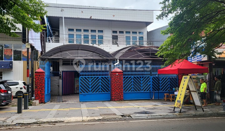 Rumah dengan Tanah Belakang Luas di Andi Djemma