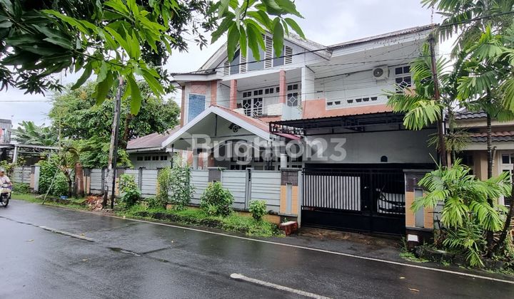 Rumah Kota 2 Lantai Dengan Tanah Yang Luas Rumah Kota 2 Lantai Dengan Tanah Yang Luas