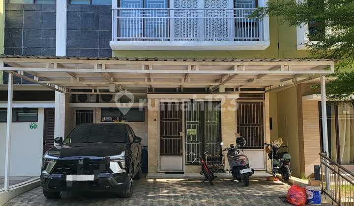 Two-Story Waterfront House 2