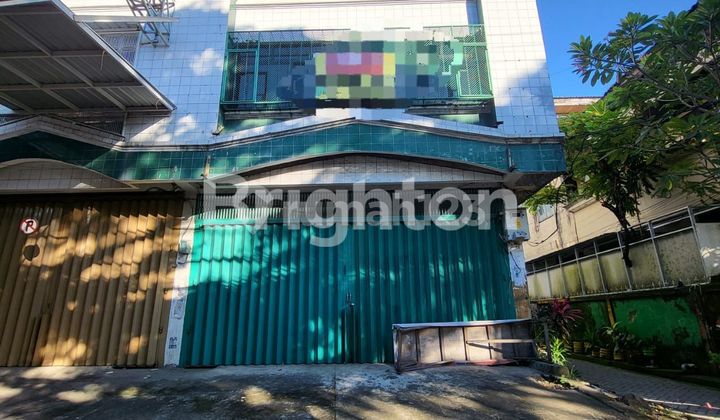 Ruko 3 Lantai di tengah kota Ruko 3 Lantai di tengah kota