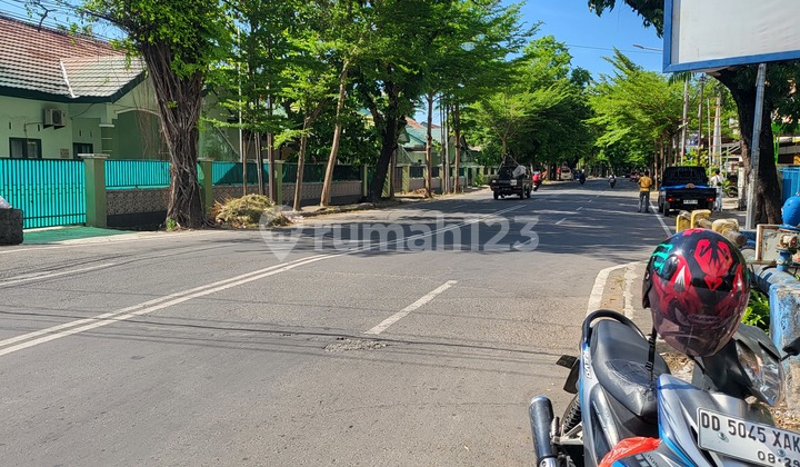 3-Story Shophouse in Opu Daeng Risadju 2
