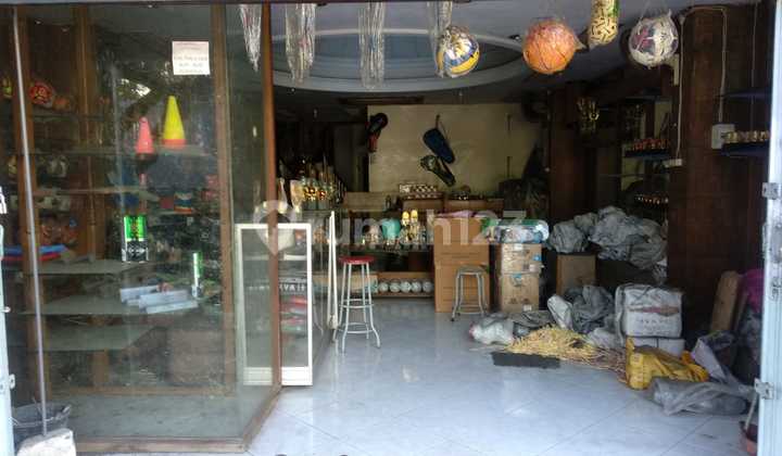 For Sale: Central Surabaya Shop House on Jl Praban, Strategically Located Near Culinary Centers, Malls, Banks, and Schools. For Sale: Central Surabaya Shop House on Jl Praban, Strategically Located Near Culinary Centers, Malls, Banks, and Schools.