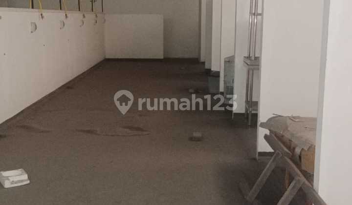 Disewakan Bangunan Cocok Untuk Usaha/Bisnis di Jalan Pandegiling, Surabaya Pusat