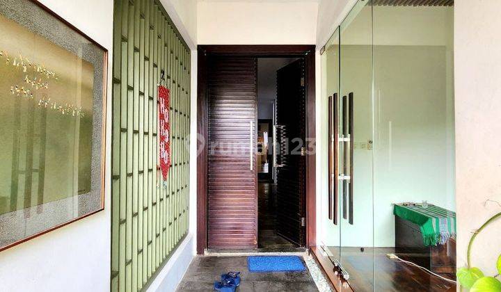 Dijual Rumah 2 Lantai Kondisi Bagus Asri, Semi Furnished SHM di Bendungan Hilir Jakarta Pusat 2