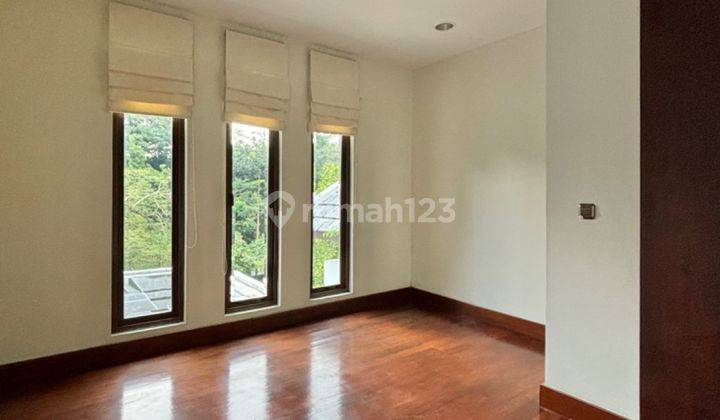 Dijual Rumah 2,5 Lantai di Pondok Indah Jakarta Selatan Bagus SHM 2