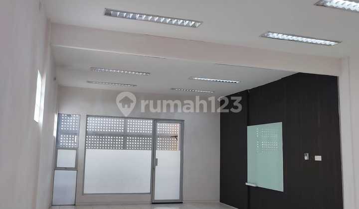 3-Story Ruko Ready for Use in Strategic Location on Gajahmada Main Road 2