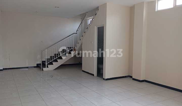 Ruko 3 Lantai Siap Pakai di Tengah Kota Dekat Sekolah dan Pusat Perdagangan 1