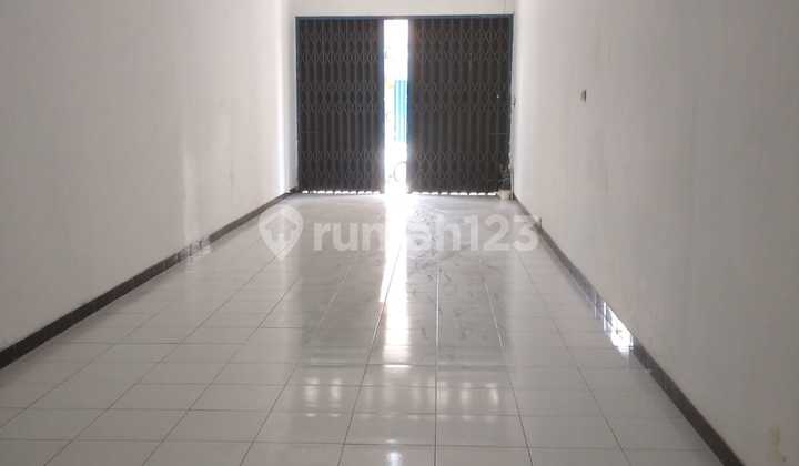 2-Story Ready-to-Use Shop House for Store and Warehouse in the City Center 2