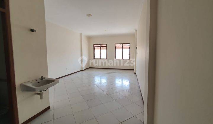 Ruko Sewa Murah 3 Lantai Di Pinggir Jalan Utama Cocok Untuk Kantor 2