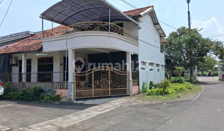 Rumah Hook 2 Lantai di Tengah Kota Dekat Sekolah Negeri dan Swasta 1