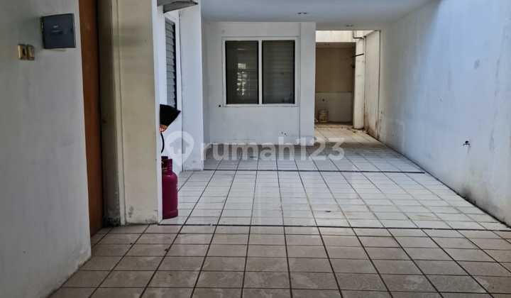 Middle City House, Depa Street, Wide, Flood-Free, Near Schools and Public Facilities 2