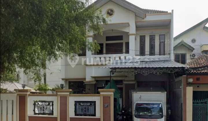 Indonesian Property Translation: "Large 2-Storey House on Front Road, Fits Single Truck, Near Barito Street, East Semarang" 1