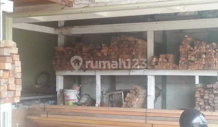 Timber Shop in Semolowaru