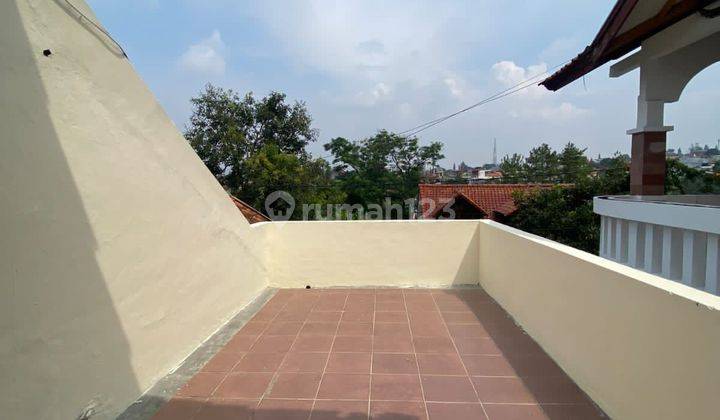 Rumah 2 Lantai Siap Huni Di Komplek Dosen Cigadung Dkt Dago Resort  2