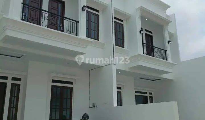 Dijual Rumah Classic Townhouse Mewah Jl. Margasatwa Ragunan SHM 1