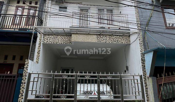 Dijual Rumah Bagus 3 Lantai Luas 60m² Akses Mobil Jagzkarsa SHM 2