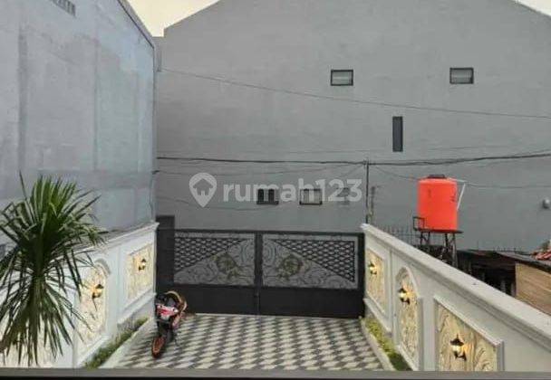 Dijual Rumah Besar Classic LT 196m² LB 300m² Kecapi Jagakarsa 2