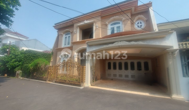 Rumah Mewah Full Furnish di Daerah Kebayoran Baru – Gandaria Utara 1