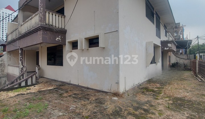 Rumah Hook di Lokasi Strategis di daerah Tebet Jakarta Selatan