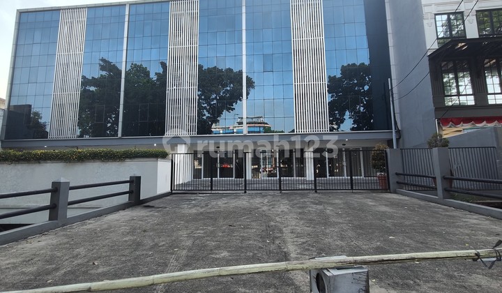 Exclusive Shop House in a Highly Strategic Location at Ps Minggu, Pancoran, South Jakarta 2