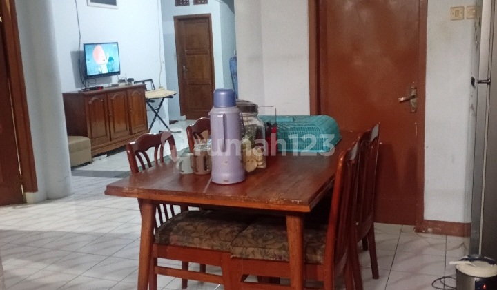 ruang makan rumah nego,dalam perumahan di jalan