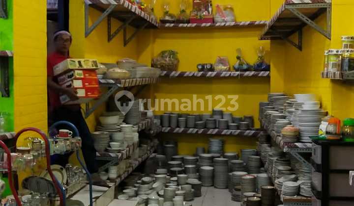 3-Story Shophouse on Jl. Perniagaan Raya, West Jakarta, Strategic Location 2