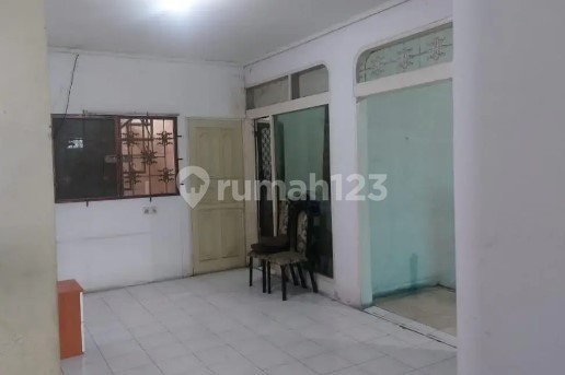 Dijual Rumah Strategis 2 Lantai di Jl. Karang Bolong I 2