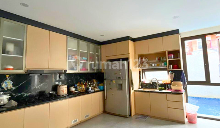 Rumah 3.5 Lantai Taman Surya 5, Kalideres 2