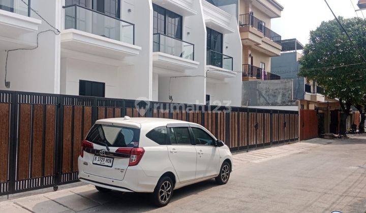 DIJUAL RUMAH BARU BERKONSEP AMERICAN CLASSIC 1