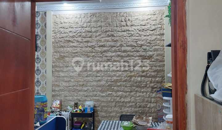 Dijual Rumah 2 Lantai di Jl. Anggrek II lokasi strategis