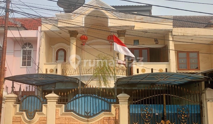 Dijual Rumah 2 Lantai di Perumahan Taman Palem Lestari