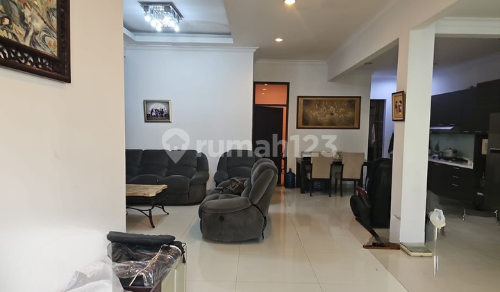 Rumah Strategis di Komplek Intercon Kebon Jeruk Jakarta Barat