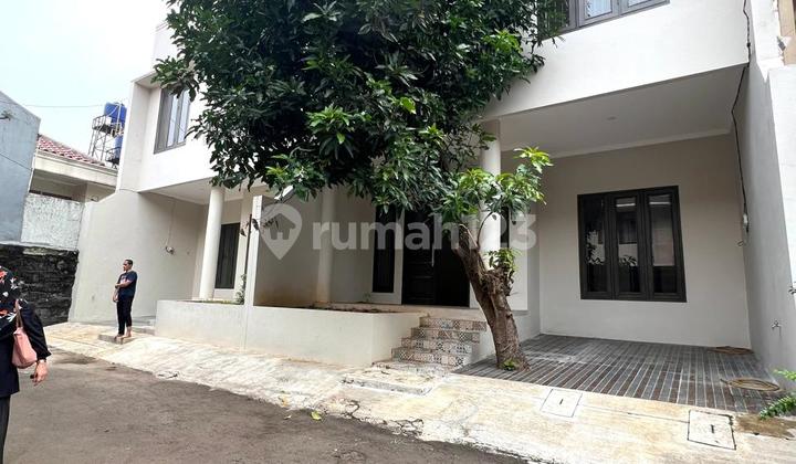 Disewakan Rumah Baru Di Pejaten Dalam Townhouse