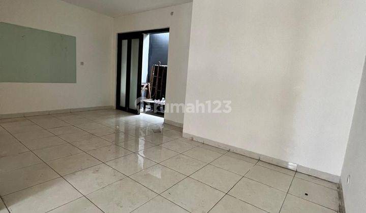 Dijual Rumah 3 Lantai SHM Bagus Lokasi Komplek 2