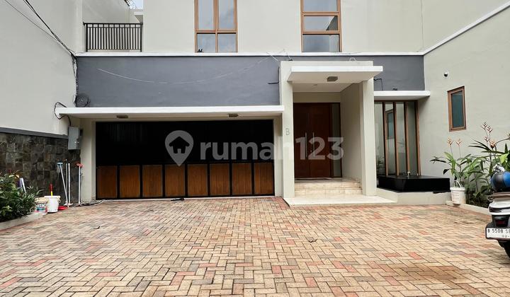 Disewakan Rumah Dipejaten Barat Townhouse