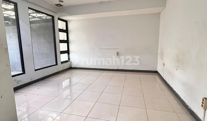 For Rent: House in Pejaten, suitable for Office, Located at the Main Roadside