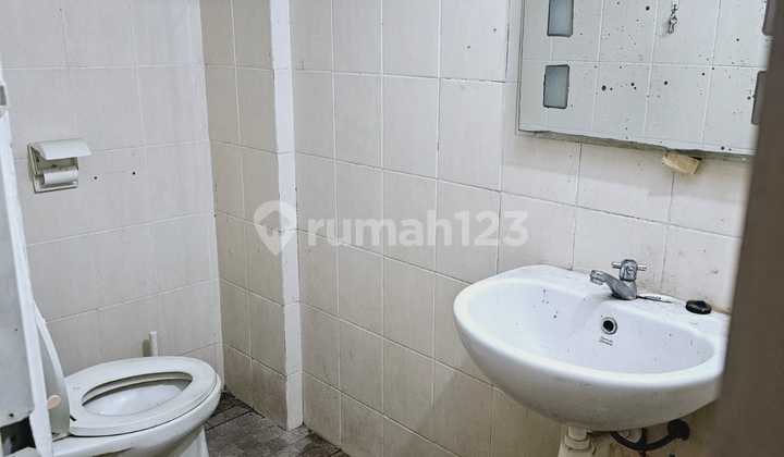 For Rent: Shop House in Bangka, Strategic Location