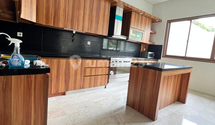 Di Sewakan Rumah Bagus di Pejaten Barat Di Sewakan Rumah Bagus di Pejaten Barat