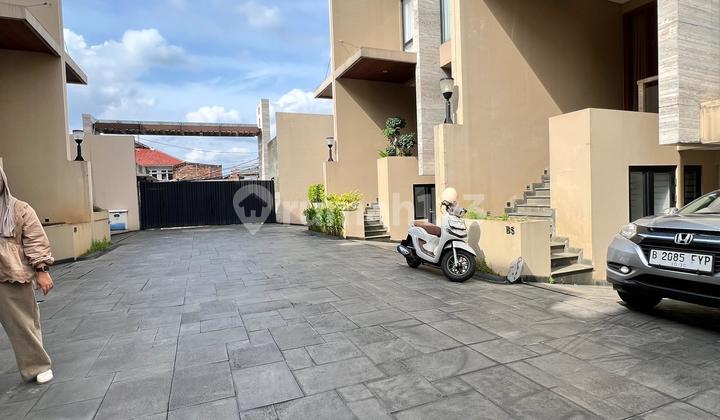 For Rent House Inside Complex in Pejaten 2