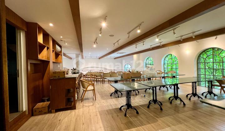 For Quick Sale: Three-Story House in Kebayoran with Elevator, Suitable for Business