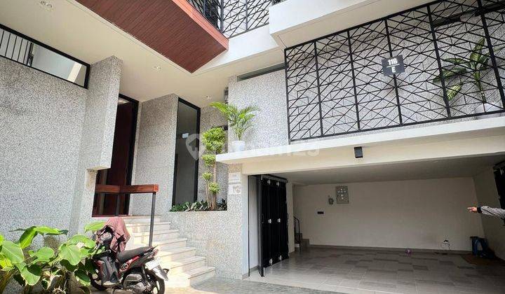 Di Cepat Rumah Baru Di Kemang Town House 1