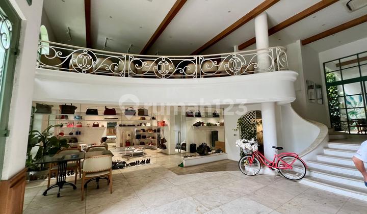 For Quick Sale. House in Kebayoran Suitable for Business with Elevator in the House.