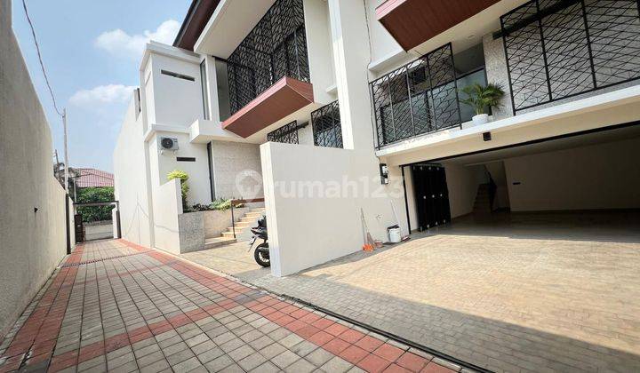 Di Cepat Rumah Baru Di Kemang Town House 2