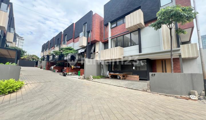 Di.sewakan Rumah Minimalis Dalam Town House Antasari